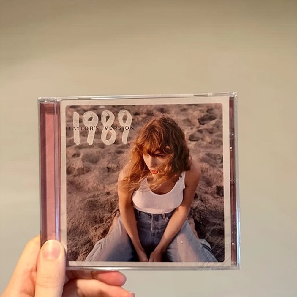 Taylor Swift 1989 taylors version cd with Polaroids